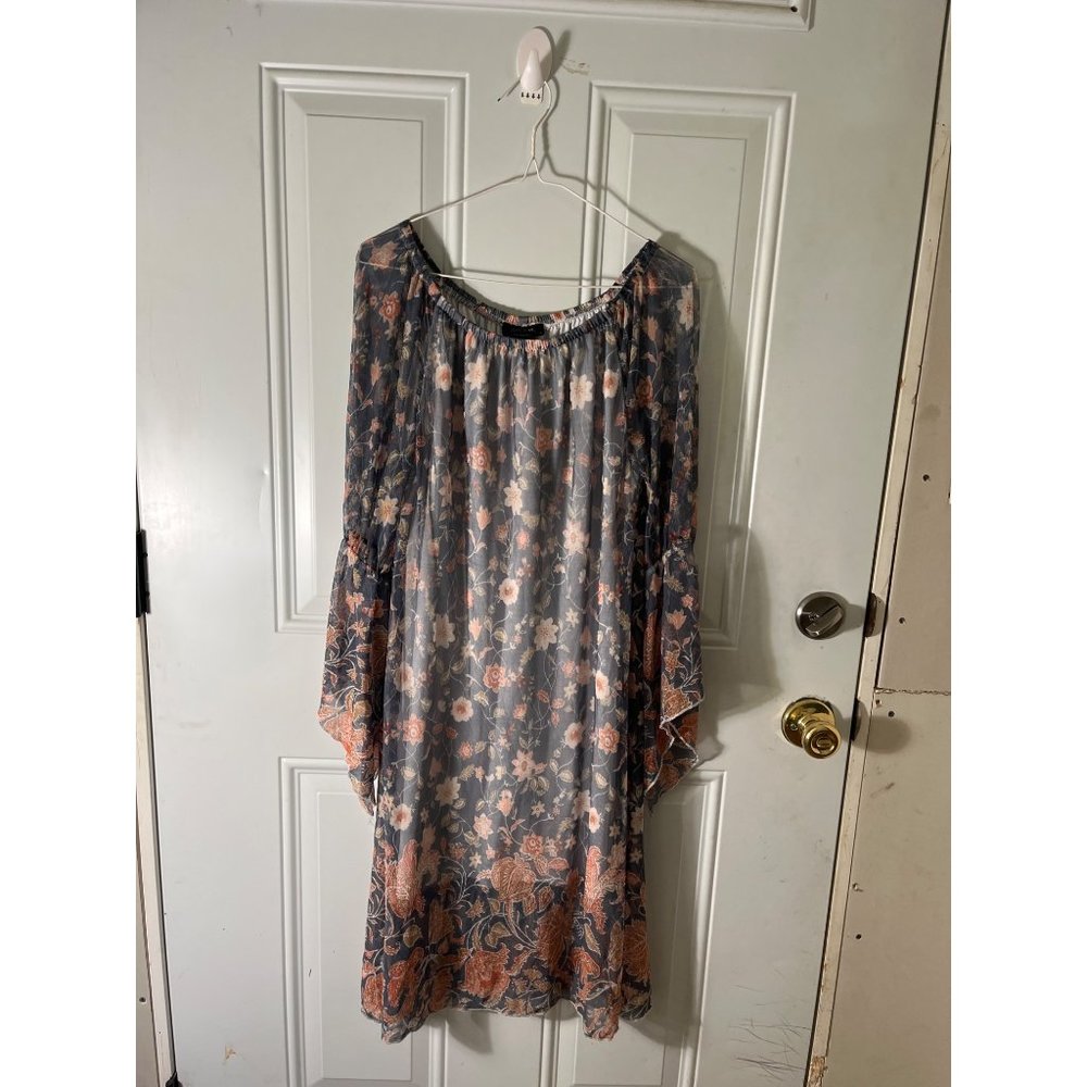 Love Ryan Los Angeles split bell sleeved lined sheer floral dress size Medium